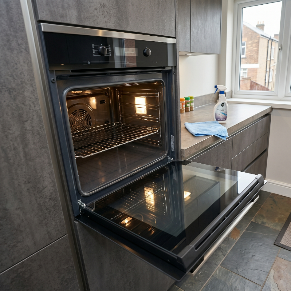 image of a fully cleaned oven after oven cleaning in Poplar